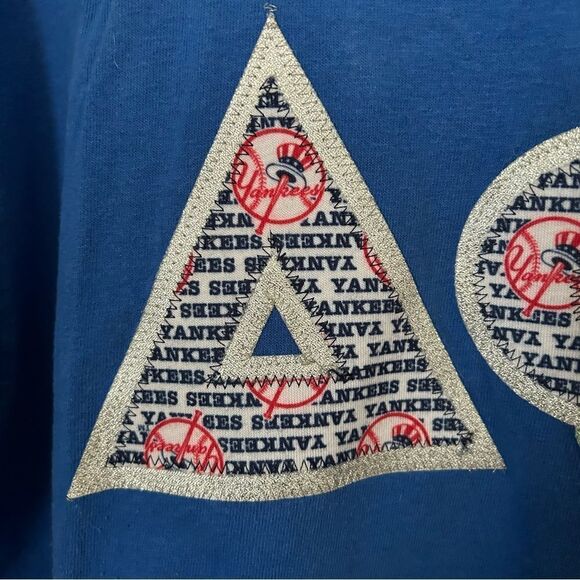 Delta Phi Epsilon Stitched Letter Tee Shirt NY Yankees Blue MLB Baseball Crew - Picture 4 of 10